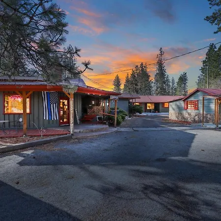 Cedar Village Motel